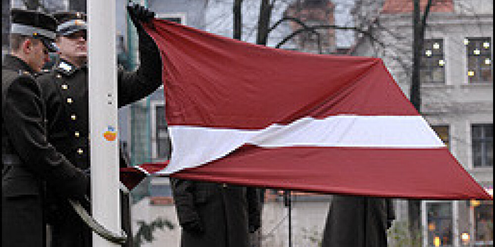 Latvijas iedzīvotāji ir nesaprašanā par valsts karogu