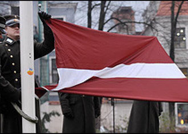 Latvijas iedzīvotāji ir nesaprašanā par valsts karogu