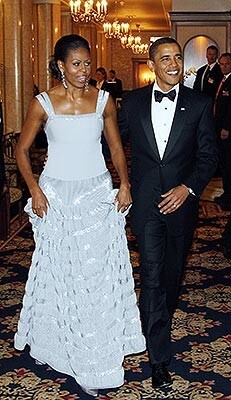 Obamu pāris ierodas uz Nobela Miera prēmijas oficiālās pasniegšanas ceremoniju.