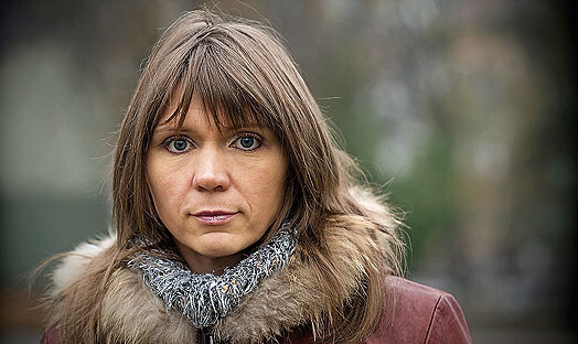 Parādu piedzinēji izmanto visdažādākos veidus, zvanot uz mājām, radiem vai darba devējiem, faktiski tiek pārkāpta privātās dzīves neaizskaramība. Speciālu likumu parādu piedziņas jomā nav. Valstij tas šķiet vienaldzīgi, uzskata juriste Diāna Rasa.