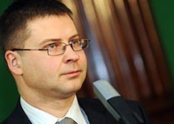 Dombrovskis: šis bija krīzes gads, kad dziļās recesijas dēļ bija jānovērš valsts bankrots