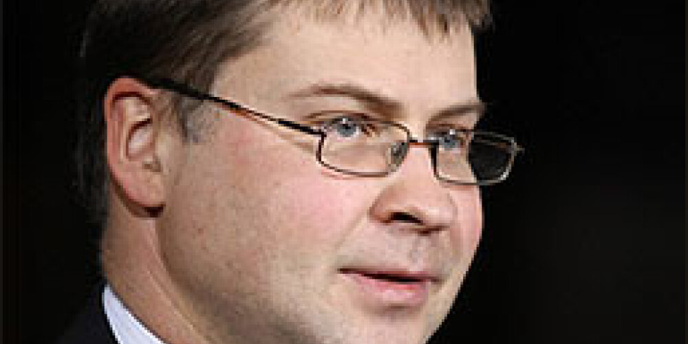 Dombrovskis izvairās no atbildes par atvainošanos pensionāriem