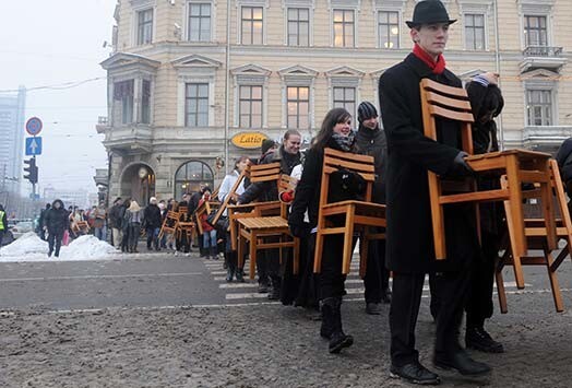 Ekonomikas lejupslīde un bezdarbs studentu skaitu valstī samazinājusi par vienu desmito daļu.