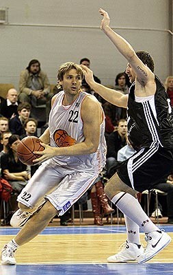 Basketbolists Kaspars Cipruss iedzīvojies 212 253 latu lielā parādā.