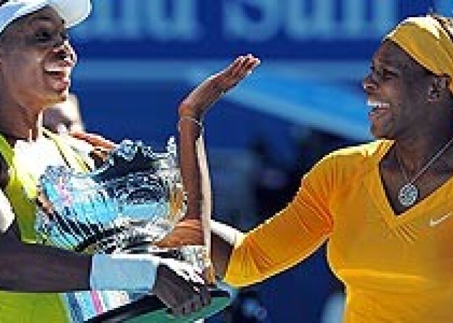 Māsas Viljamsas ceturto reizi uzvar „Australian Open” dubultspēļu turnīrā