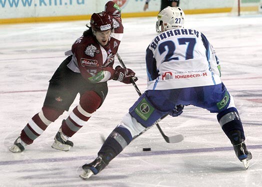 Reizēm neizprotami ir KHL lēmumi, ja reiz viņi vēlas līdzināties NHL, tad ir jāpieņem dažas Ziemeļamerikas hokeja tradīcijas, piemēram, cepuru izmešanas laukumā pēc viena spēlētāja trešajiem vārtiem.