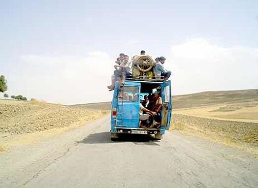 piedzēries autovadītājs 16-vietīgā autobusā pārvadā 49 bērnus