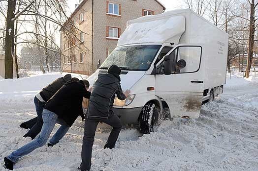 Ar līdzīgām problēmām saskaras arī automašīnas, kuras bērnudārziem piegādā pārtiku.