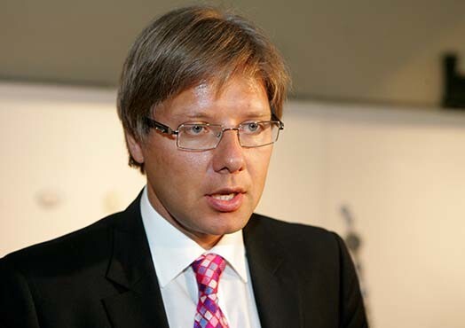 Nila Ušakova vadītā Rīgas dome X Latvijas skolu jaunatnes Dziesmu un deju svētku norisei plāno piešķirt papildu 100 tūkstošus latu.