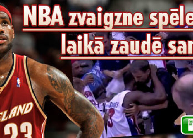 NBA zvaigzne spēles laikā zaudē samaņu - video