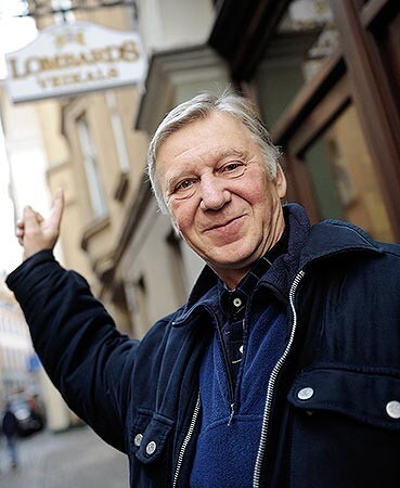 Jānis Semeņako Rīgas pilsētas lombardu vada kopš 1994. gada, pa šo laiku pieredzējis daudz, gan asaras, gan arī smieklīgas situācijas.