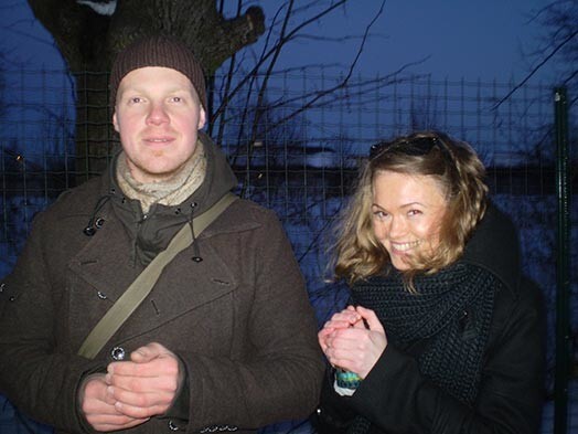 Sportists Mārtiņš Rubenis piketā pie Ķīnas vēstniecības. 2006. gadā viņš piedalījās bada streikā, protestējot pret vingrojumu un meditāciju kustības Faluņgun piekritēju vajāšanām Ķīnā.