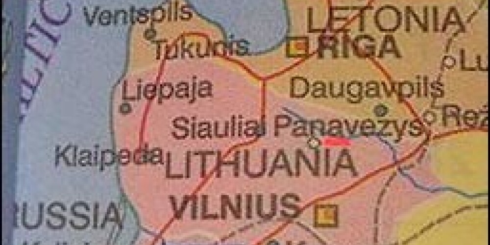 Baisā Latvijas karte: Liepāja Lietuvā, Balvi Krievijā