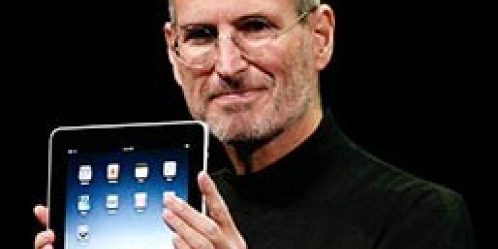 Simtiem "iPad" tīkotāju gaida rindās pie "Apple" veikaliem ASV