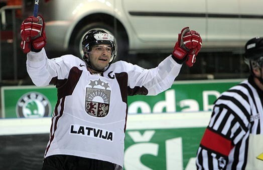 Kādreizējais Latvijas hokeja izlases kapteinis Aleksandrs Semjonovs ir nolēmis likt punktu savai sportista karjerai.