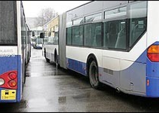 No "Rīgas satiksmes" autobusa pa naktīm tirgo degvielu