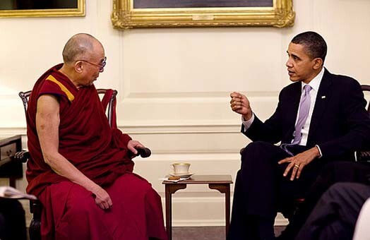 Divi populārākie valstu līderi – ASV prezidents Baraks Obama un Tibetas garīgais līderis Dalailama.