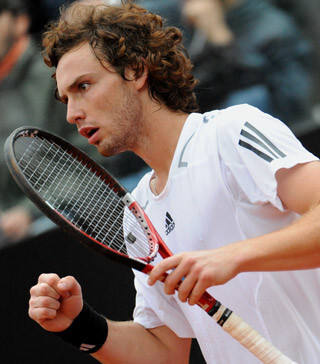 Ernests Gulbis pamatīgi pakutināja savu līdzjutēju nervus, neizmantojot pirmās sešas mačbumbas.