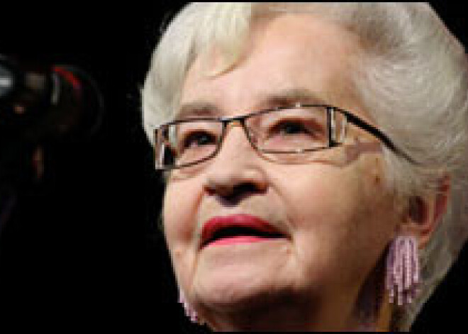 Atvadīšanās no aktrises Dinas Kuples - 8. maijā Dailes teātrī