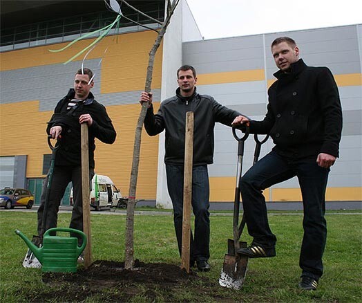 Vankūveras olimpiskie medaļnieki no kreisās: Andris Šics, Martins Dukurs, Juris Šics.