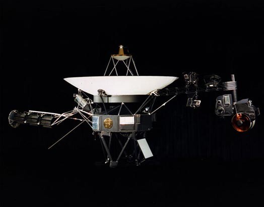 Zonde „Voyager 2” tika palaista 1977.gadā un pēc vācu ufologa Hartviga Hausdorfa domāma, to ir nolaupījuši citplanētieši.