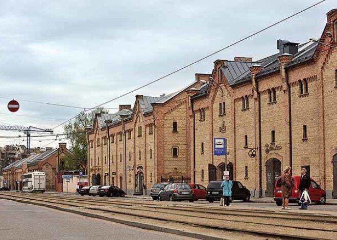 Atjaunotie Rīgas Centrāltirgus spīķeri Maskavas ielas sākumā. Garām tiem ceļš aizved citā pasaulē.