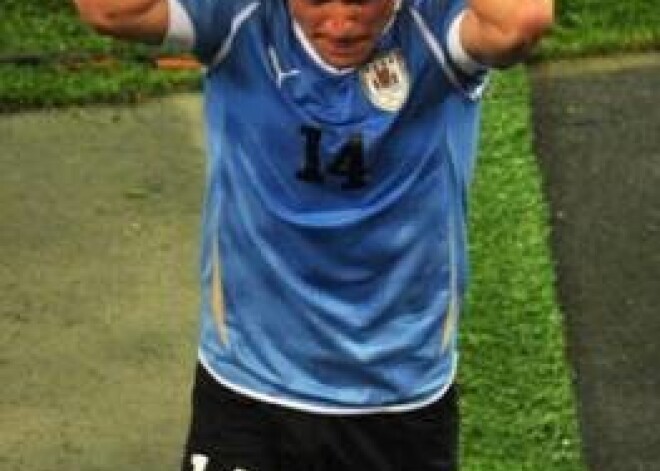 Francijai neizdodas pieveikt Urugvaju