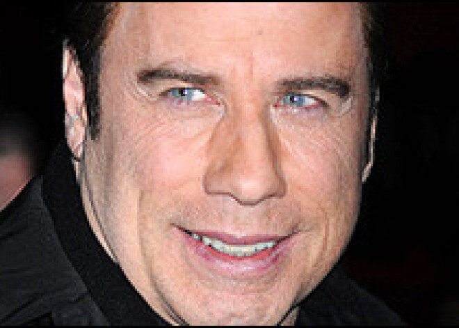 Džons Travolta ziedojis naudu Nelsona Mandelas bērnu labdarības fondam