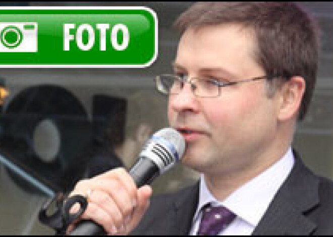 Open radio 101 atklāj ministru prezidents Valdis Dombrovskis