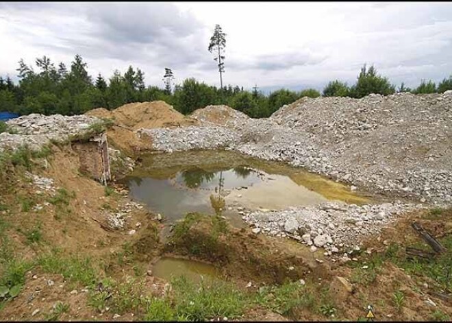 Bijušā Misas raķešbāze izrakņāta un bedres apdraud cilvēku drošību un veselību.