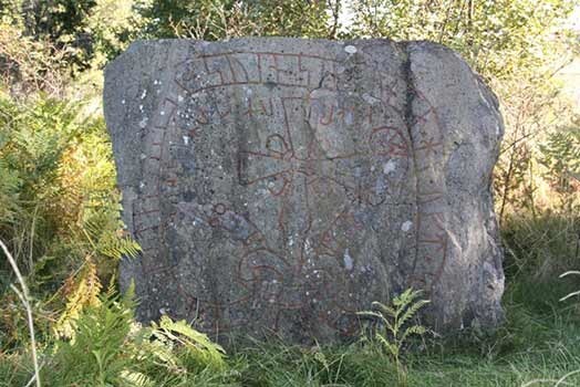 Mērvalas rūnu akmenī Zviedrijā pirms 970. gadiem Sigrida iekala sava vīra dzīvesstāstu. Viņa nenojauta, ka viņas rakstītprasmes talants pēc daudziem gadsimtiem tiks plaši atzīmēts jūras pretējā krastā – lībiešu zemē.