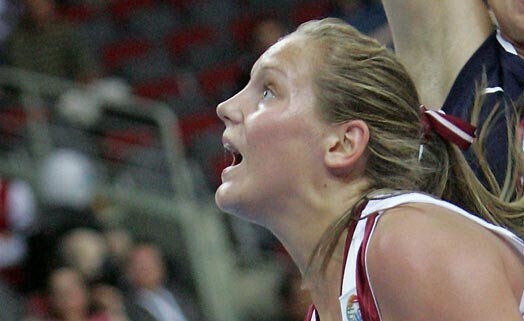 Sabīnes Niedolas cīņasspars bija viens no galvenajiem iemesliem, kāpēc Latvijas U-20 sieviešu basketbola izlase lauza sīkstās Turcijas pretestību.