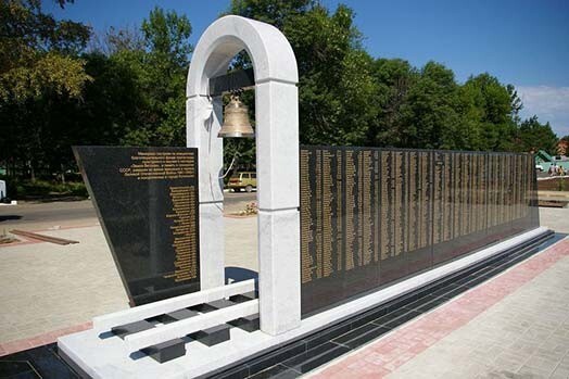 Kirovas apgabalā bojāgājušajiem evakuētajiem, arī Latvijas pilsoņiem, atklāts piemiņas memoriāls.