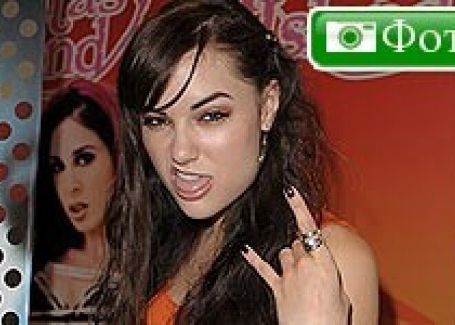 Порноактриса покажет путь к нирване