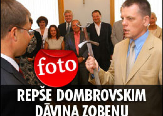 Repše Dombrovskim dāvina zobenu, Gavars – grāmatu „Toys for Boys”