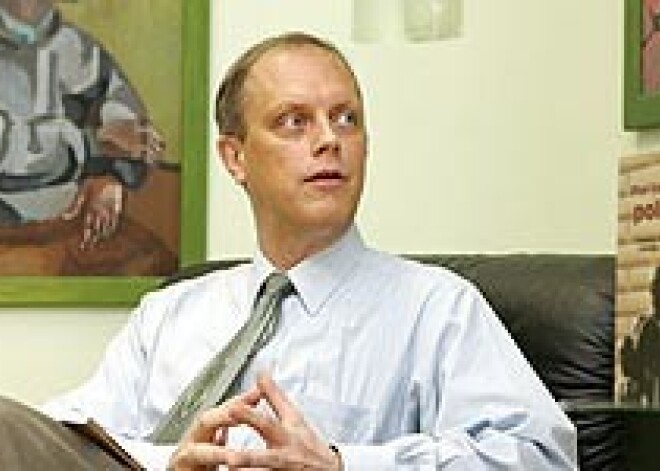 Streips nosauc Šķēli un Šleseru par šakāļiem