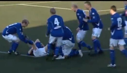 Футболист родил ребенка, пусть и в виде мяча. Чтобы отважиться на такое представление, нужно много смелости, у исландских футболистов ее по-видимому хоть отбавляй