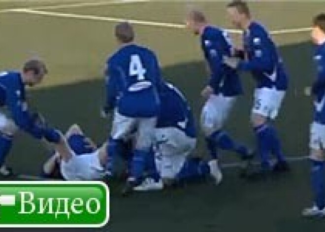 Футболист родил прямо на поле