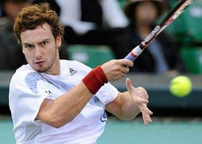 Ernests Gulbis Toronto pārliecinoši apspēlē 26. raketi Beluči