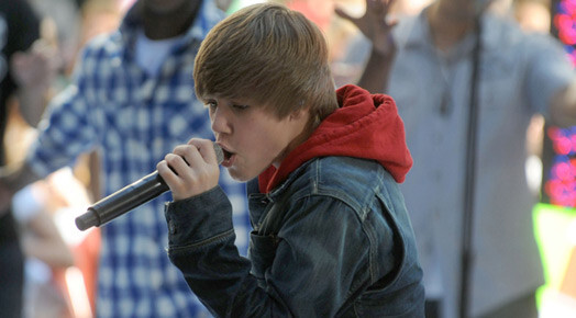 Джастину Биберу всего 16 лет, а по его жизни уже снимут фильм