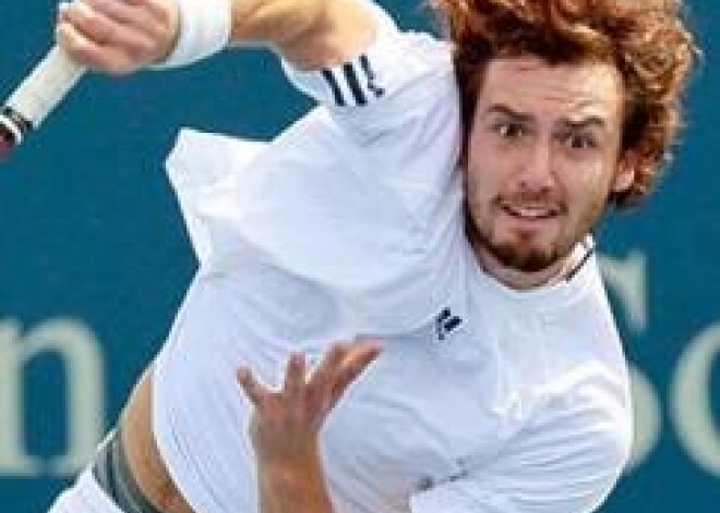 Gulbis atspēlējas trešā seta taibreikā un pieveic 15. raketi Melceru