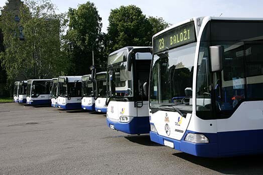 Sabiedriskā transporta vadītāji turpina pie stūres sēsties dzērumā...