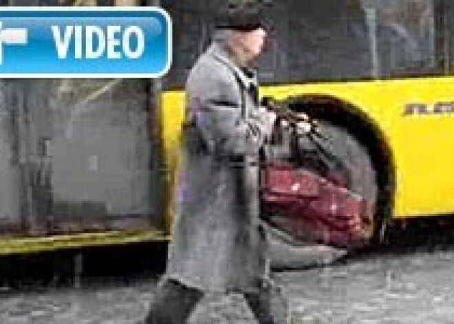 TRAKAIS VIDEO: Kā apturēt autobusu Krievijā?