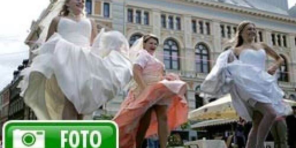 Līgavu parāde Rīgā pulcē 13 dalībnieces