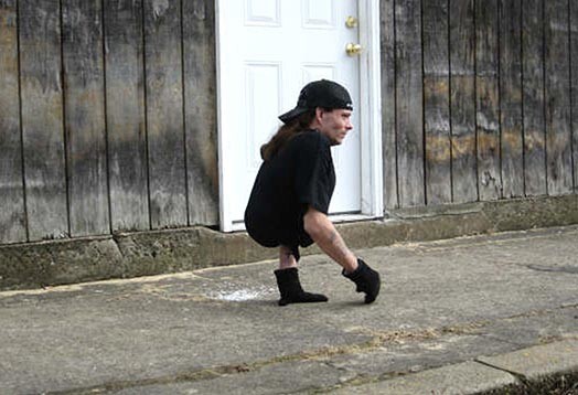 ...Но обычно Кенни ходит по улицам на руках