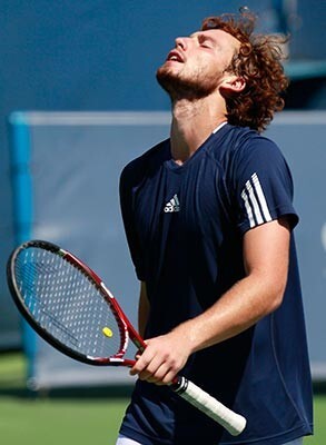 Ar 24. numuru izliktais Gulbis ar 2-6, 6-7 (1-7), 4-6 zaudēja Šardī, kurš Tenisa profesionāļu asociācijas (ATP) rangā ir 64. vietā.