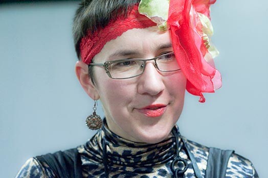 Modes māksliniece Šeila