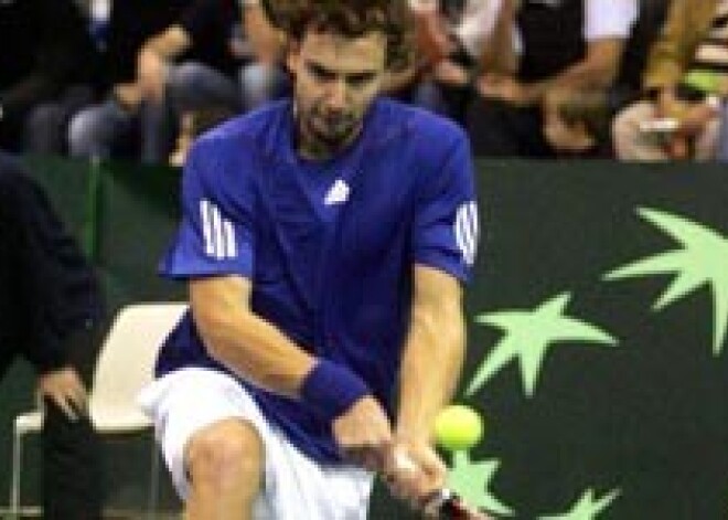 Ernests Gulbis uzvar un panāk izlīdzinājumu