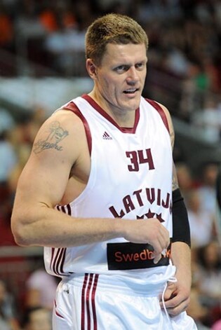 Viens no labākajiem Latvijas basketbolistiem Kaspars Kambala karjeru turpinās pēdējo sezonu neapšaubāmajā Bulgārijas basketbola līdervienībā „Lukoil Akademic”