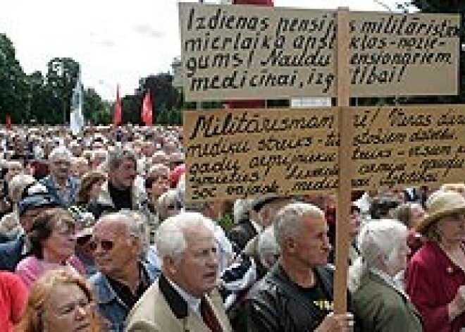 Arodbiedrības: Partijas izpildījušas tikai divus solījumus